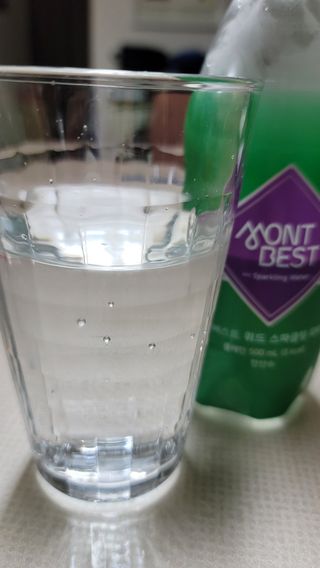 몽베스트 Montbest with Sparkling water Plain 20병 — 5점을 준 리뷰어가 2021년 11월 올린 사용 사진