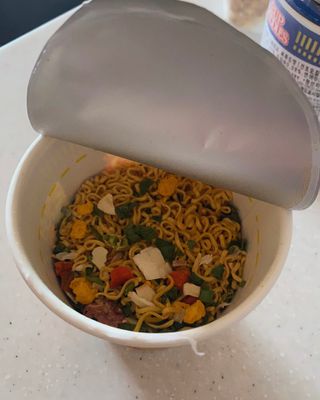 NISSIN 닛신 컵누들  4종 - 씨푸드오리지날, 씨푸드 스파이시, 씨푸드 커리, 씨푸드 XO소스 — 5점을 준 리뷰어가 2022년 4월 올린 사용 사진