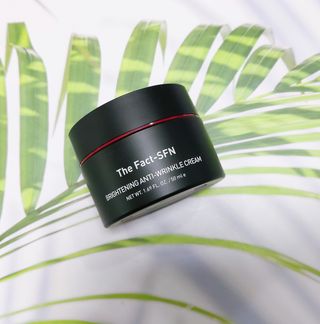 The Fact 더팩트 에스에프엔 브라이트닝 안티 링클 크림 50ml — 5점을 준 리뷰어가 2022년 5월 올린 사용 사진