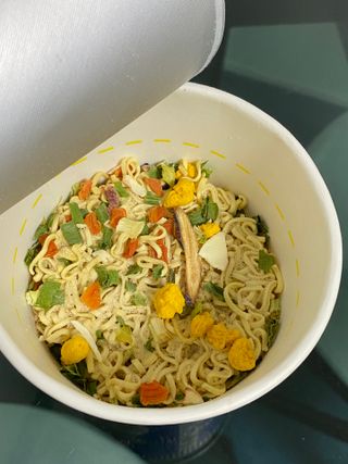 NISSIN 닛신 컵누들  4종 - 씨푸드오리지날, 씨푸드 스파이시, 씨푸드 커리, 씨푸드 XO소스 — 5점을 준 리뷰어가 2023년 1월 올린 사용 사진