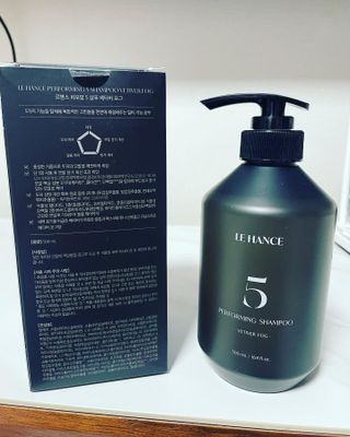르핸스 퍼포밍 5 샴푸 비반트 포렛/베티버 포그 — 5점을 준 리뷰어가 2023년 2월 올린 사용 사진