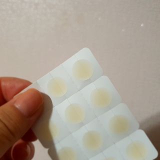올리브영 엘라밴드 하이드로 도트 스팟패치 12mm, 티트리 — 5점을 준 리뷰어가 2022년 9월 올린 사용 사진