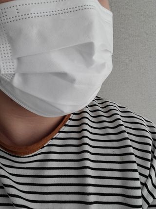 위케어 원데이 덴탈마스크 50매 화이트 대형 국내생산 — 5점을 준 리뷰어가 2021년 2월 올린 사용 사진