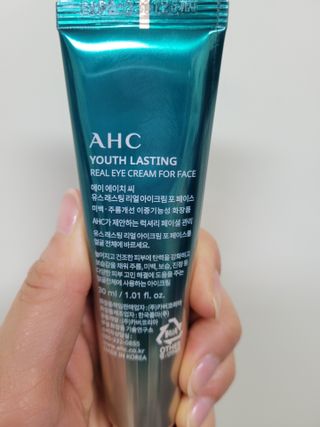 [NEW 탄력유턴 아이크림] AHC 유스 래스팅 리얼 아이크림 포 페이스 — 5점을 준 리뷰어가 2021년 3월 올린 사용 사진