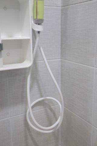 바디빔 물때방지 샤워 호스 2m 꼬임방지 PVC 튜브 — 5점을 준 리뷰어가 2022년 4월 올린 사용 사진