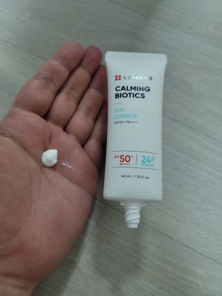 리더스코스메틱 리더스 카밍 바이오틱스 선 에센스 SPF 50+ PA++++ — 5점을 준 리뷰어가 2022년 7월 올린 사용 사진