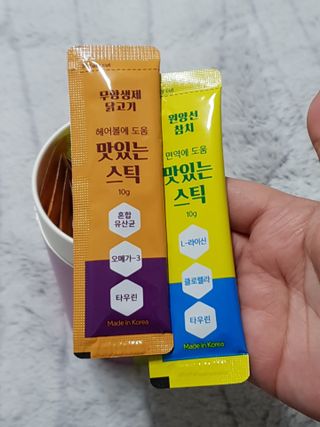 페페로니 맛있는 스틱 - 무항생제 닭고기 15개 + 원양선 참치 15개 — 5점을 준 리뷰어가 2021년 8월 올린 사용 사진