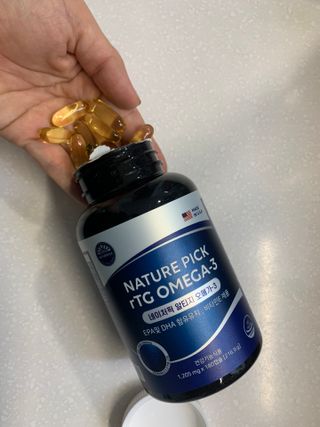 서울약사신협 네이처픽_알티지오메가3_1,205mg x 180캡슐 — 5점을 준 리뷰어가 2021년 9월 올린 사용 사진