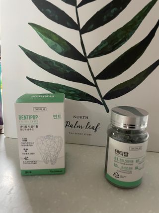 작심연구소 구취제거+충치예방+치아화이트닝 마법의 캔디 덴티팝3종(맛 랜덤 발송) — 4.5점을 준 리뷰어가 2022년 5월 올린 사용 사진