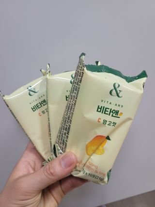 비타앤C 레몬맛, 망고맛 — 5점을 준 리뷰어가 2021년 5월 올린 사용 사진