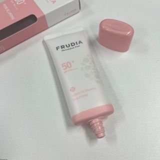[후르디아] 모공블러 비건 선 프라이머 — 5점을 준 리뷰어가 2022년 5월 올린 사용 사진