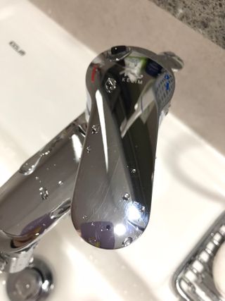 에티튜드 천연 욕실 클리너 시트러스제스트 향 (800ml) — 5점을 준 리뷰어가 2022년 9월 올린 사용 사진