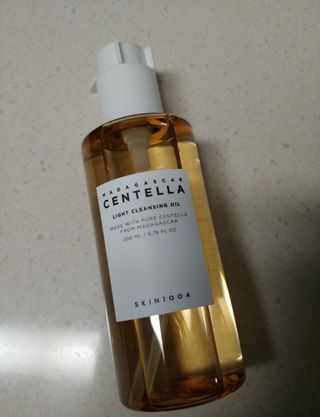 스킨1004 [SKIN1004] 마다가스카르 센텔라 라이트 클렌징 오일 200ml — 5점을 준 리뷰어가 2024년 7월 올린 사용 사진