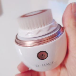 디하우트 랩 디하우트랩 클렌징 피부관리기 진동클렌저 실리콘+2종 인조모 브러시 — 5점을 준 리뷰어가 2021년 11월 올린 사용 사진