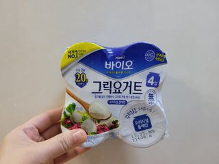 매일바이오 그릭요거트 오리지널 플레인 4개, 로스터리 커피믹스 4개 — 3점을 준 리뷰어가 2021년 12월 올린 사용 사진