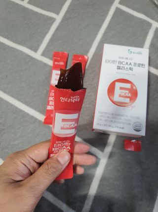 [인디닥터] 타이탄 BCAA 프로틴 젤리스틱 — 5점을 준 리뷰어가 2022년 5월 올린 사용 사진