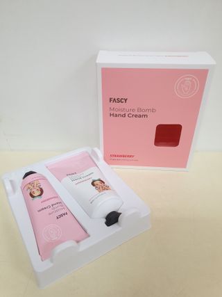 파시 FASCY 高保湿ハンドクリーム40ml+80ml セット — 5점을 준 리뷰어가 2021년 6월 올린 사용 사진
