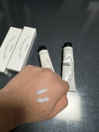 멈칫(MUMCHIT) 넥퍼퓸 NECKPERFUME 2가지 향 — 5점을 준 리뷰어가 2021년 11월 올린 사용 사진