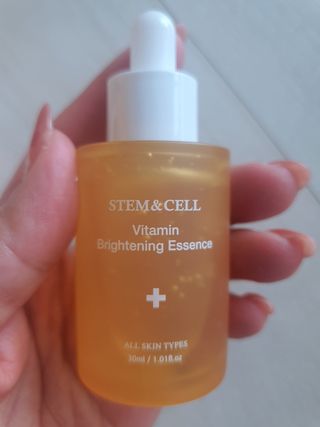 체르엠 스템앤셀 비타민 브라이트닝 에센스 30ml 1개 — 5점을 준 리뷰어가 2022년 4월 올린 사용 사진