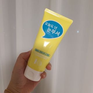 IO 아이오 오늘도 넌 눈부셔 - 데일리 스크럽 클렌징폼 — 5점을 준 리뷰어가 2021년 2월 올린 사용 사진
