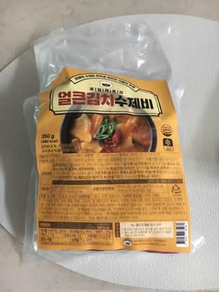 [푸딩팩토리] 얼큰김치수제비 350g  / 우삼겹 김치찌개 185g — 4점을 준 리뷰어가 2022년 10월 올린 사용 사진