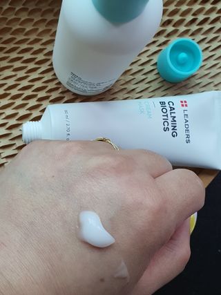 리더스코스메틱 리더스 카밍 바이오틱스 #1등 진정 기획세트 [에센스 워터150ml + 크림 마스크80ml] — 5점을 준 리뷰어가 2022년 10월 올린 사용 사진