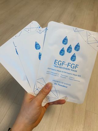Dr.느루벗 느루벗 EGF FGF 스킨 리커버리 마스크 10장 — 5점을 준 리뷰어가 2021년 3월 올린 사용 사진