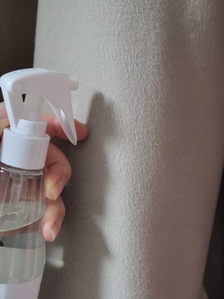 [엠메이데이] 드레스클리어 퍼퓸 스프레이 300ml 프리지아 가든향+프리지아 파출리향 — 5점을 준 리뷰어가 2022년 1월 올린 사용 사진
