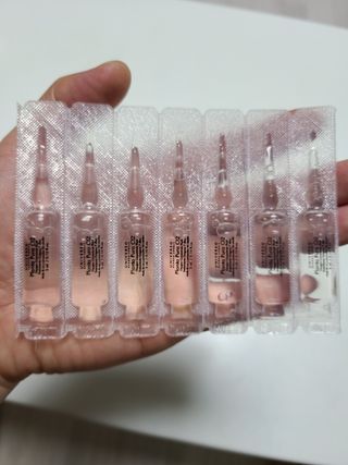 유니베르소 산소앰플 7일 집중케어 앰플 — 5점을 준 리뷰어가 2021년 6월 올린 사용 사진