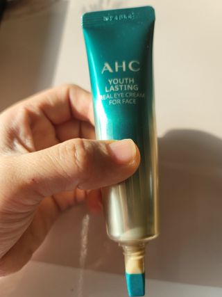 [NEW 탄력유턴 아이크림] AHC 유스 래스팅 리얼 아이크림 포 페이스 — 5점을 준 리뷰어가 2021년 1월 올린 사용 사진