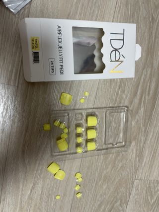 틸디앤 에어플렉스 젤리핏 페디팁 — 3.5점을 준 리뷰어가 2021년 7월 올린 사용 사진