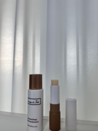 더사가오브수 [사가수] 효혜윤 보태니컬 에너지 에센스인로션 20ml /아이포올 스틱 3g — 5점을 준 리뷰어가 2023년 2월 올린 사용 사진