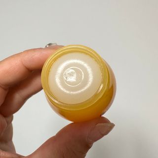 틱톡 [후르디아] 튼입술해결템 올리브영 블루베리 하이드레이팅 허니 립밤 — 5점을 준 리뷰어가 2023년 12월 올린 사용 사진