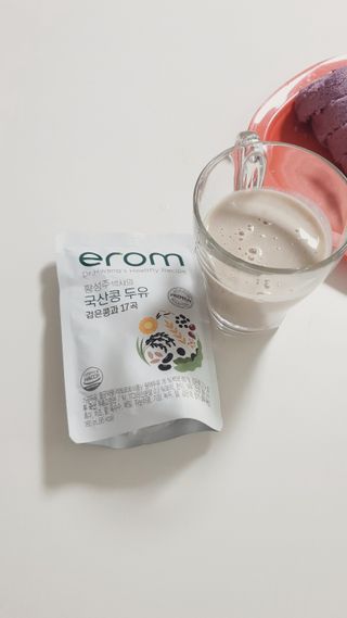이롬 황성주 박사의 국산콩 두유 검은콩과 17곡 프리미엄 — 5점을 준 리뷰어가 2021년 5월 올린 사용 사진