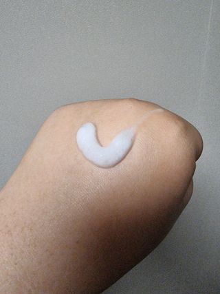 에프에이치아이코리아 노쿠아 물없이 감는 올인원 드라이 노워시 샴푸 폼클렌저 200ml — 3.5점을 준 리뷰어가 2021년 4월 올린 사용 사진