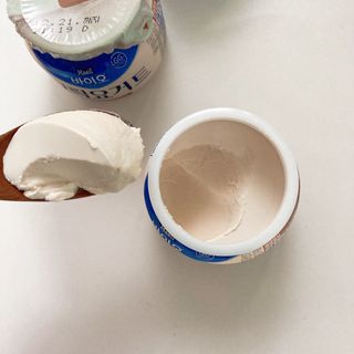 매일바이오 그릭요거트 오리지널 플레인 4개, 로스터리 커피믹스 4개 — 5점을 준 리뷰어가 2021년 12월 올린 사용 사진