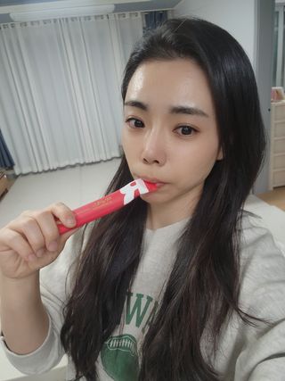 디오르 버닝레드 — 4.5점을 준 리뷰어가 2022년 3월 올린 사용 사진