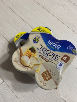 매일바이오 그릭요거트 오리지널 플레인 4개, 로스터리 커피믹스 4개 — 4.5점을 준 리뷰어가 2021년 12월 올린 사용 사진