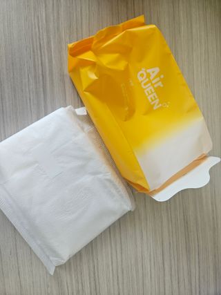 에어퀸 뉴브레스 유기농 생리대 4종 (팬티라이너 20P + 중형 10P + 대형 10P + 오버나이트 8P)_체험단 — 5점을 준 리뷰어가 2024년 5월 올린 사용 사진