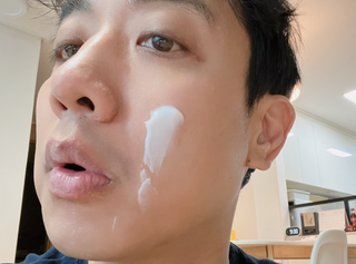 나우 [리브엠]피부 속부터 겹겹이, 촘촘하게! 워터핏8중 수분착붙 크림 — 5점을 준 리뷰어가 2024년 12월 올린 사용 사진