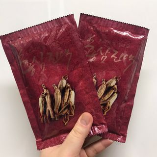 서울약사신협_프리미엄 6년근 홍삼진액_70mlx30포 — 4.5점을 준 리뷰어가 2021년 2월 올린 사용 사진