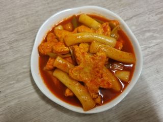 빨간키트 떡볶이 밀키트 2~3인분 매운맛 국물 떡볶이 만들기 쉬운 황금 레시피 분말 소스로 간편한 요리 — 5점을 준 리뷰어가 2021년 10월 올린 사용 사진