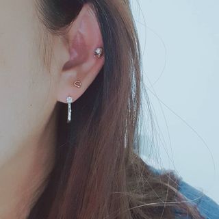 [골드앤디어] 지금 가장 핫한 신상, 빠르게 만나보세요 | 14K 사각 큐빅 라운드 원터치_3color 중 택 1 | — 5점을 준 리뷰어가 2021년 5월 올린 사용 사진