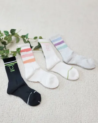 사이즈가 있는 양말 필로이 운동하기 좋은 날!_스포츠 크루 양말 4족 세트_남여 각각 (S,M,L)_컬러 랜덤 발송 — 5점을 준 리뷰어가 2022년 5월 올린 사용 사진