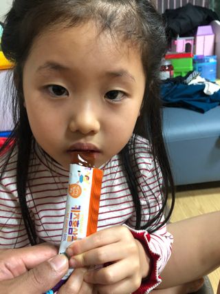 베거스코리아 [콜리케어] 키즈 홍삼콜리 딸기맛 14포 — 5점을 준 리뷰어가 2021년 10월 올린 사용 사진