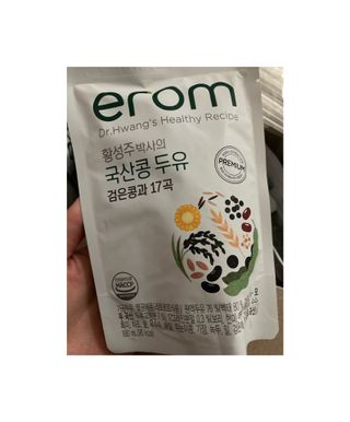 이롬 황성주 박사의 국산콩 두유 검은콩과 17곡 프리미엄 — 4.5점을 준 리뷰어가 2021년 5월 올린 사용 사진