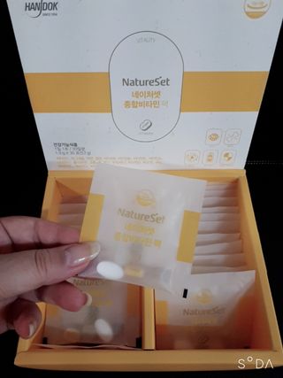 네이처셋 멀티비타민 종합비타민팩 1개월분 — 5점을 준 리뷰어가 2021년 6월 올린 사용 사진