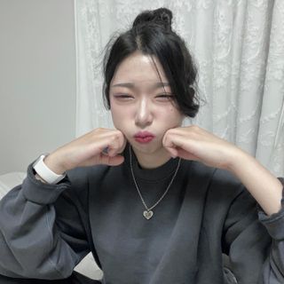 MAPLESYRUPFACTORY 메이플 피그먼트 맨투맨 8.COL — 5점을 준 리뷰어가 2022년 12월 올린 사용 사진