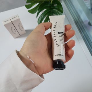 멈칫(MUMCHIT) 넥퍼퓸 NECKPERFUME 2가지 향 — 5점을 준 리뷰어가 2021년 12월 올린 사용 사진