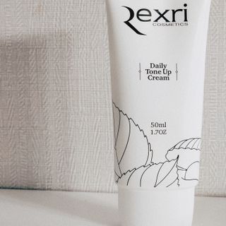 렉스리 데일리 톤업 크림 Rexri Daily Tone Up Cream — 5점을 준 리뷰어가 2022년 8월 올린 사용 사진